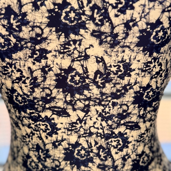 Andie Swim NWT XS The Amalfi One Piece printed Cream Navy Faherty Collaboration - Picture 3 of 10